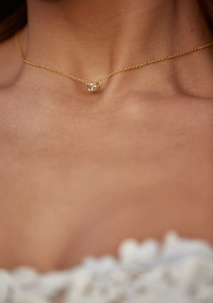 
                  
                    Load image into Gallery viewer, SCOTTIE NECKLACE 18CT GOLD BRIDAL
                  
                