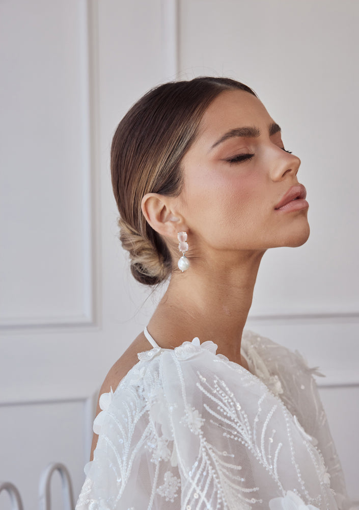 How to style your wedding jewellery with your hairstyle