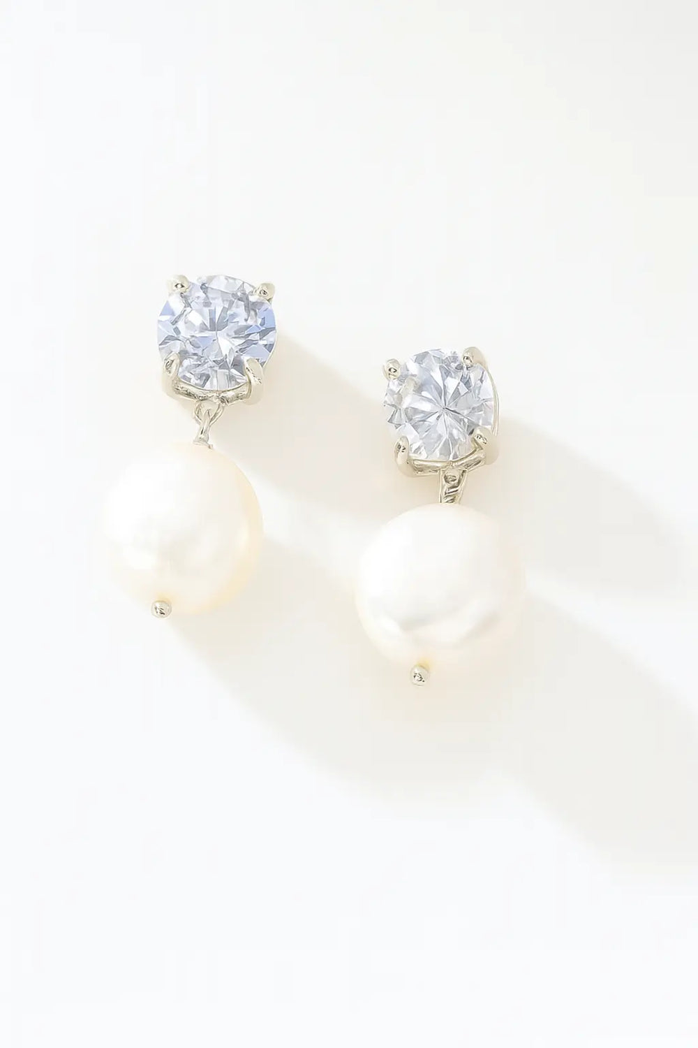 VIOLET CRYSTAL & PEARL BRIDAL EARRINGS SILVER Lolaknightofficial