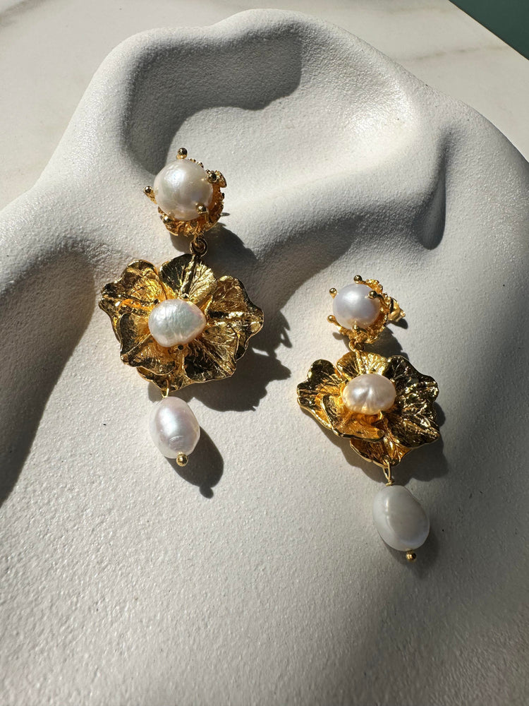 
                  
                    Load image into Gallery viewer, Aria&amp;#39;s 18ct Gold Pearl Bridal Earrings
                  
                