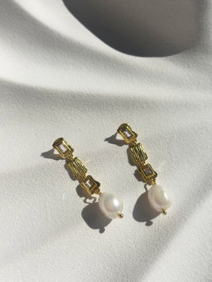 
                  
                    Load image into Gallery viewer, LAYLA EARRINGS 18CT GOLD
                  
                