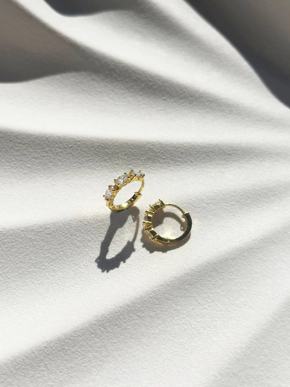 Bowie 18ct Gold Huggie – Australia's Dazzling Bridal Trend