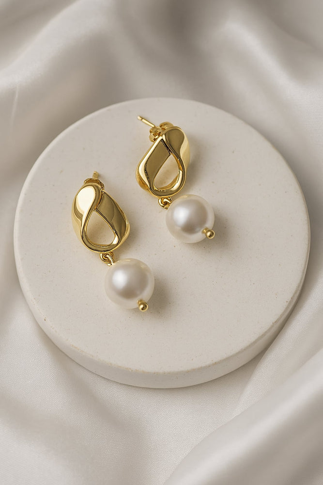 
                  
                    Load image into Gallery viewer, WILLOW PEARL DROP WEDDING EARRINGS 18K GOLD
                  
                