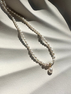 
                  
                    Load image into Gallery viewer, Luca Gold Freshwater Pearl Bridal Necklace - LOLAKNIGHT
                  
                