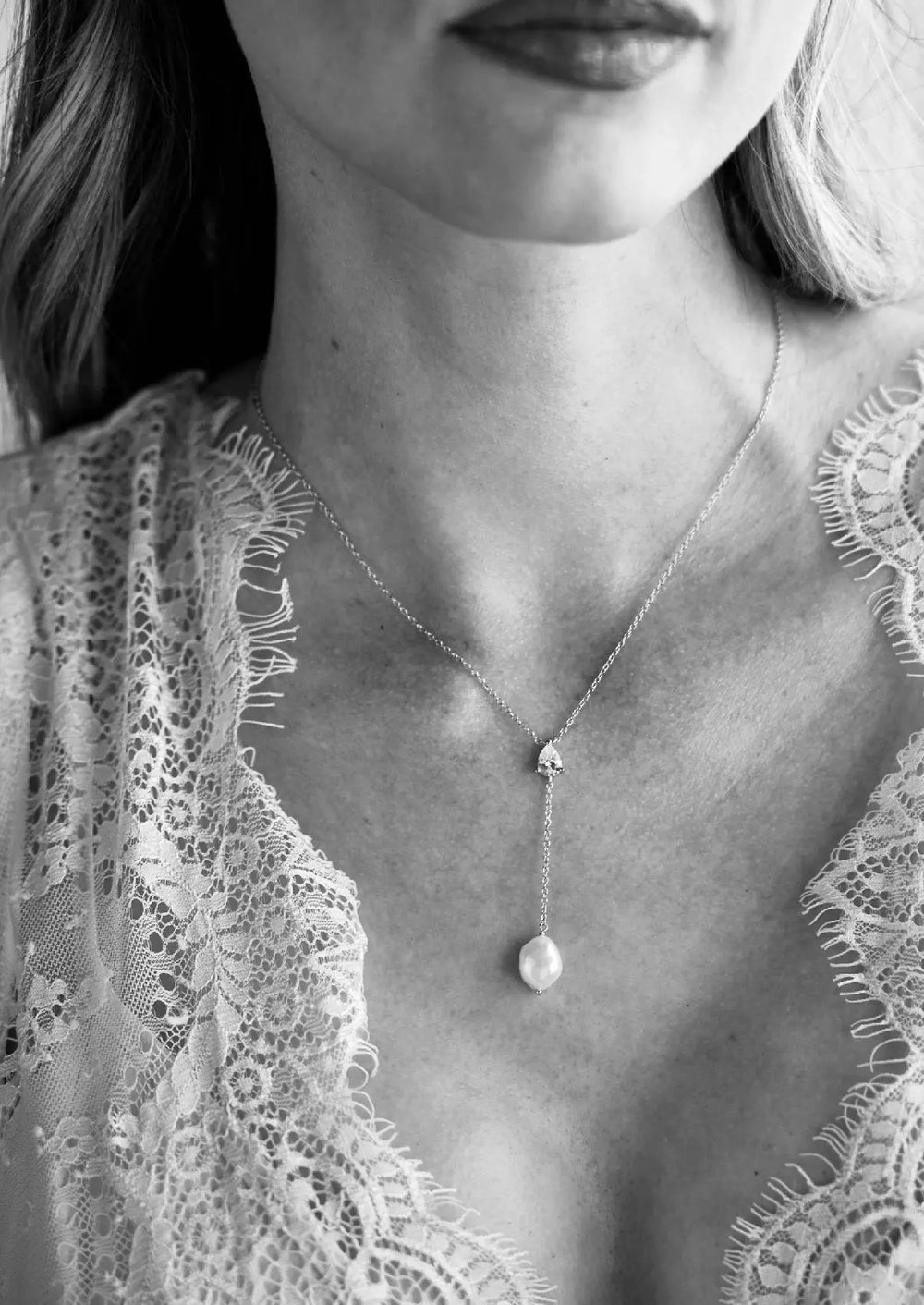 ANDI CRYSTAL PEARL NECKLACE SILVER Lolaknightofficial