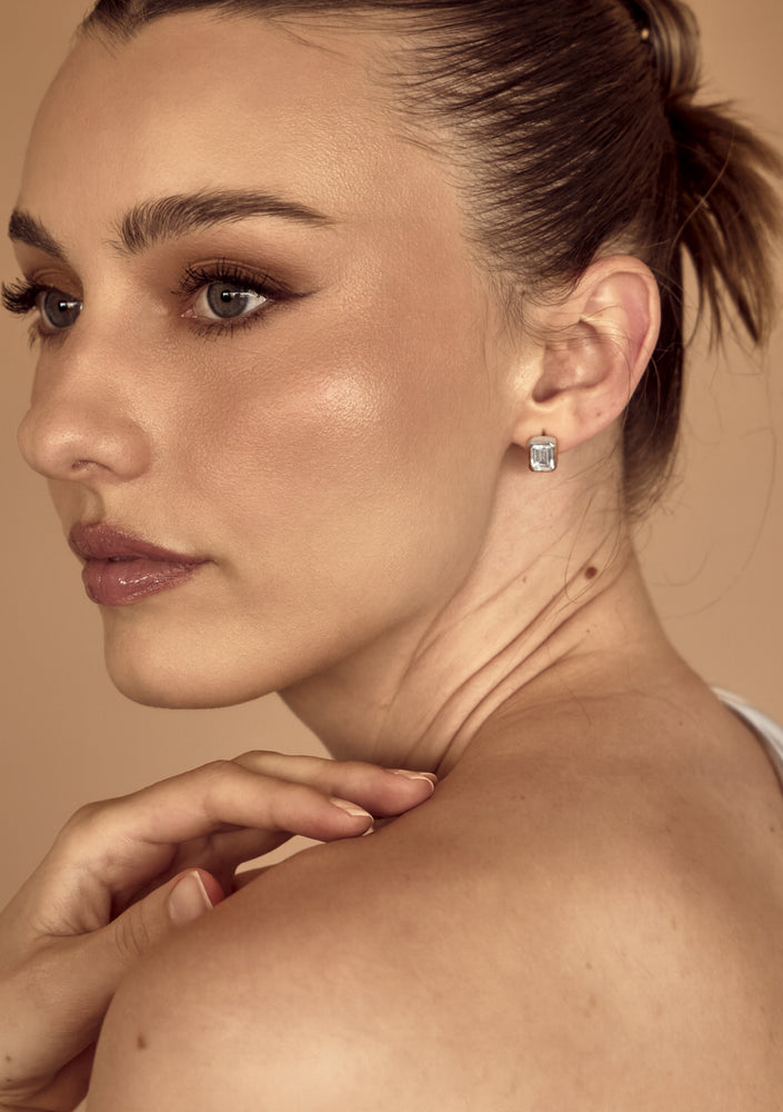 
                  
                    Load image into Gallery viewer, ANDREA PEARL DROP EARRINGS SILVER
                  
                