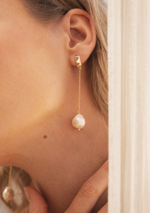 
                  
                    Load image into Gallery viewer, ADA EARRINGS 18K GOLD BRIDAL
                  
                