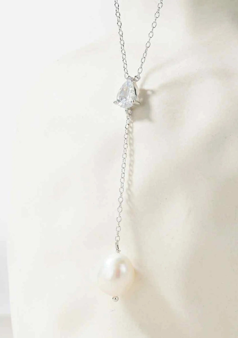 ANDI CRYSTAL PEARL NECKLACE SILVER Lolaknightofficial