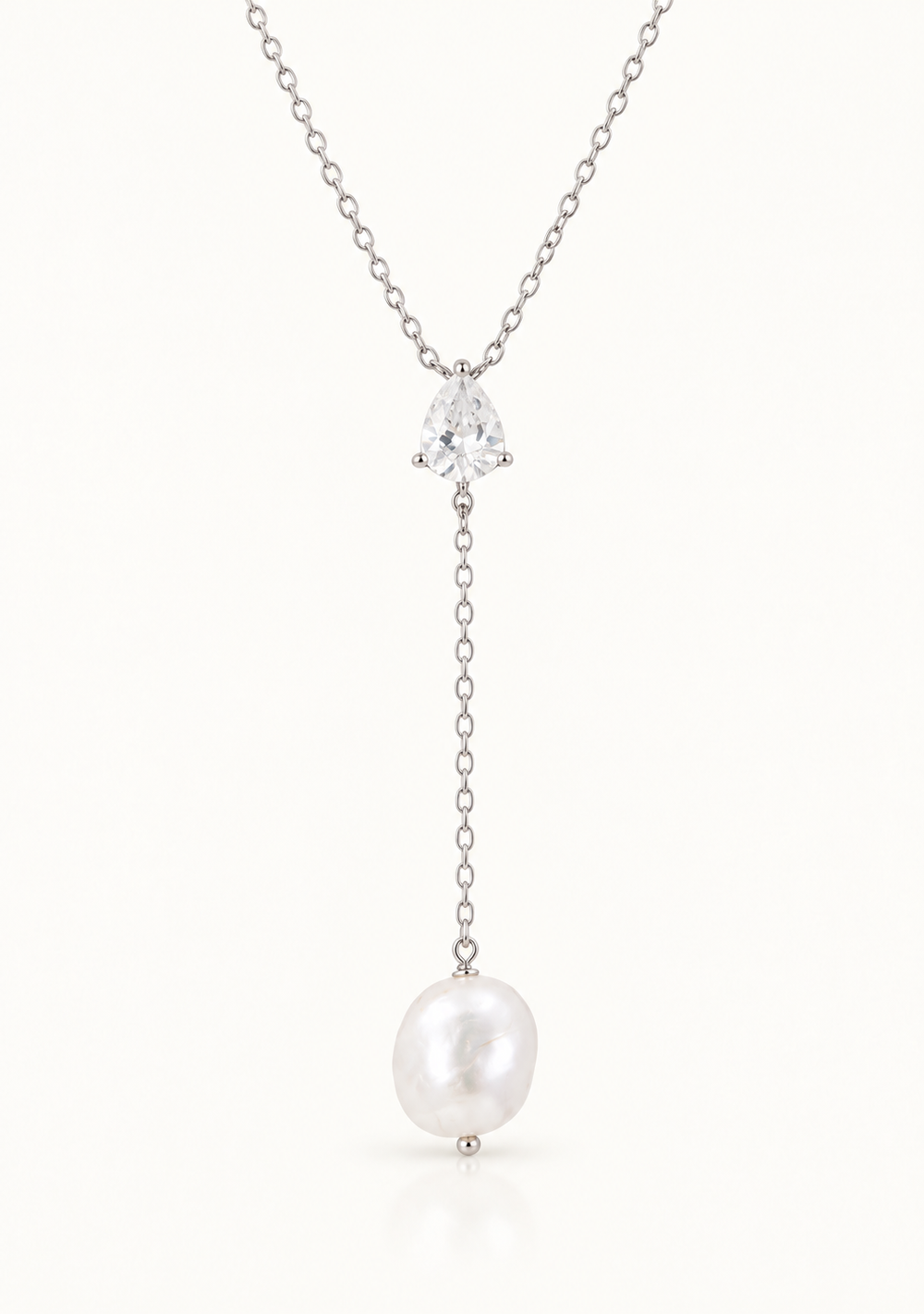 Chic crystal and pearl bridal necklace for the modern bride