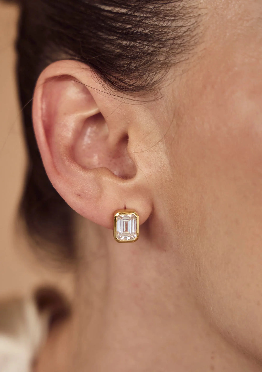 ANDREA CRYSTAL STUD EARRINGS 18K GOLD Lolaknightofficial