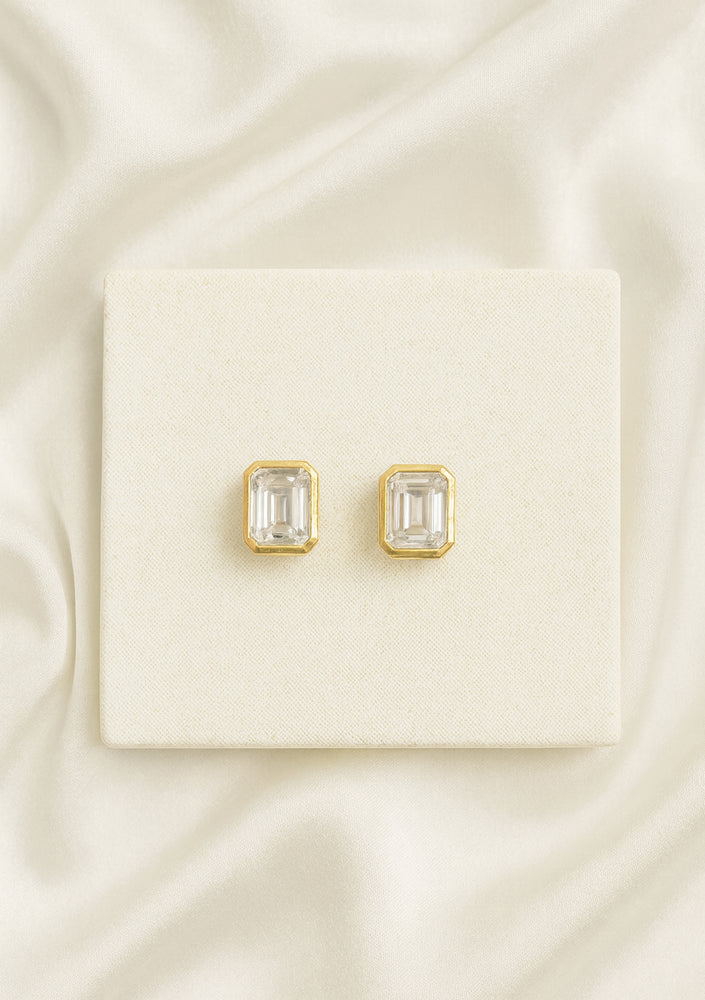 
                  
                    Load image into Gallery viewer, ANDREA PEARL DROP EARRINGS 18K GOLD
                  
                