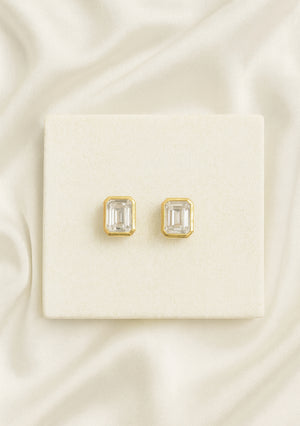 
                  
                    Load image into Gallery viewer, ANDREA PEARL DROP EARRINGS 18K GOLD
                  
                