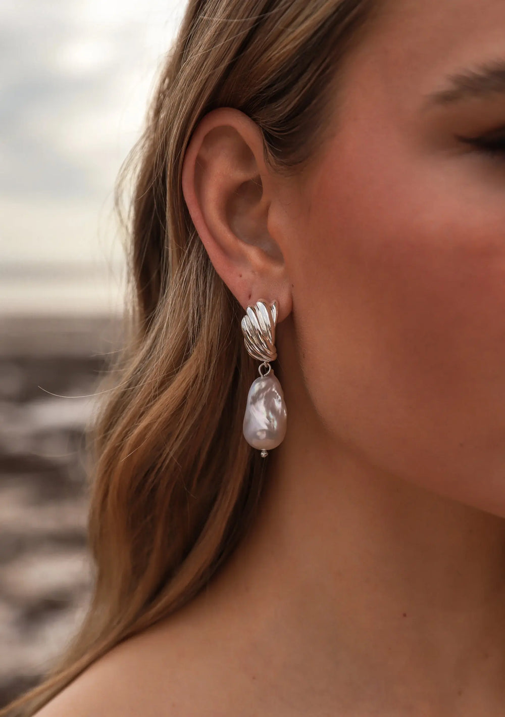 AQUA EARRINGS SILVER Lolaknightofficial