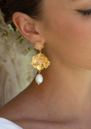 
                  
                    Load image into Gallery viewer, ARIA ROSE QUARTZ EARRINGS 18K GOLD BRIDAL
                  
                
