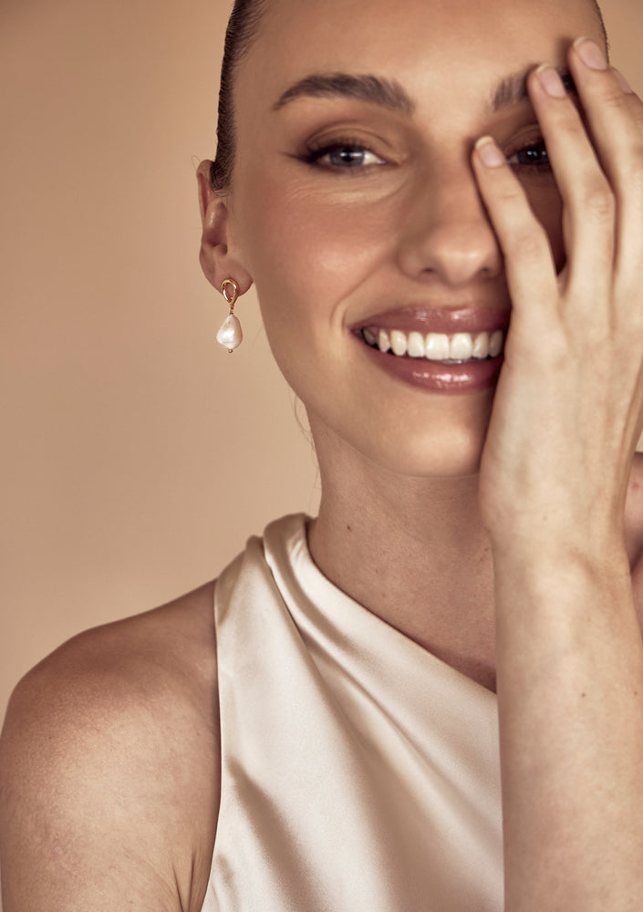 
                  
                    Load image into Gallery viewer, ATHENA PEARL DROP EARRINGS 18K GOLD
                  
                