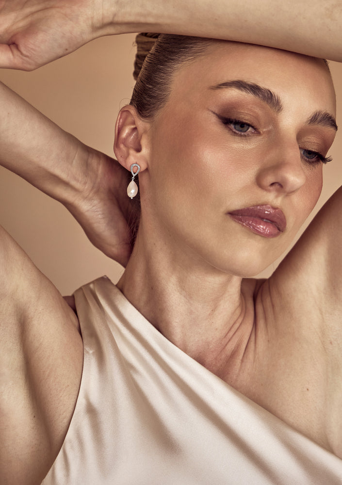 
                  
                    Load image into Gallery viewer, ATHENA PEARL DROP EARRINGS SILVER
                  
                