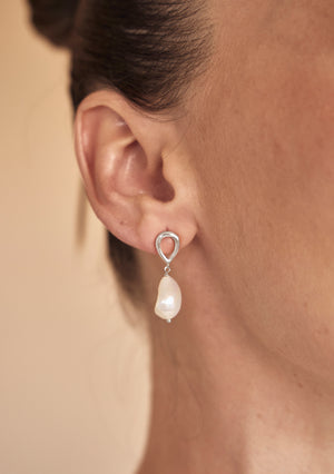 
                  
                    Load image into Gallery viewer, ATHENA PEARL DROP EARRINGS SILVER
                  
                