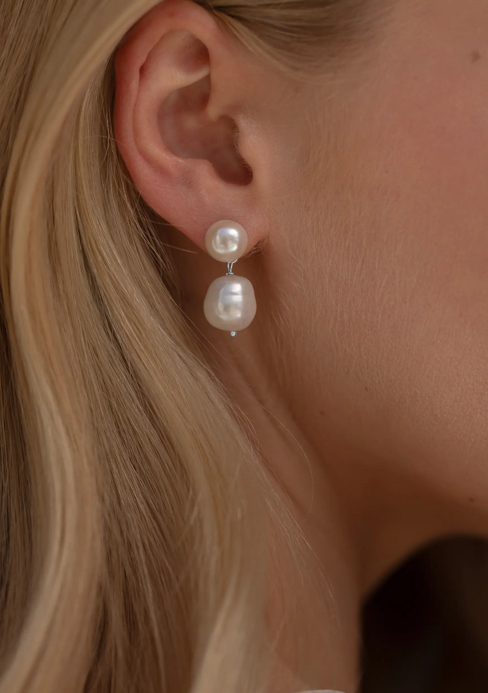 Silver pearl wedding earrings 