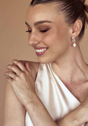 
                  
                    Load image into Gallery viewer, AYLA BRIDAL EARRINGS 18K GOLD
                  
                
