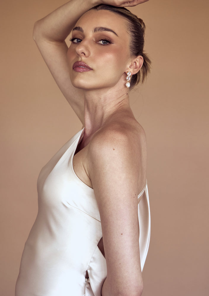 
                  
                    Load image into Gallery viewer, AYLA BRIDAL EARRINGS 18K GOLD
                  
                