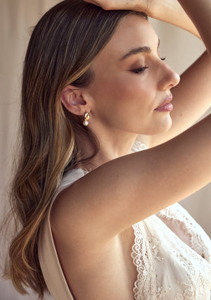 
                  
                    Load image into Gallery viewer, BLANCA PEARL DROP EARRINGS 18K GOLD
                  
                