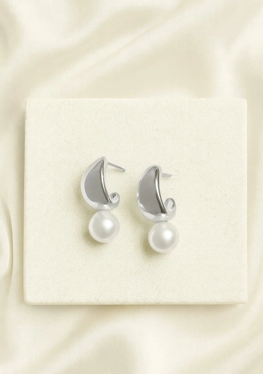 BLANCA PEARL DROP EARRINGS SILVER Lolaknightofficial