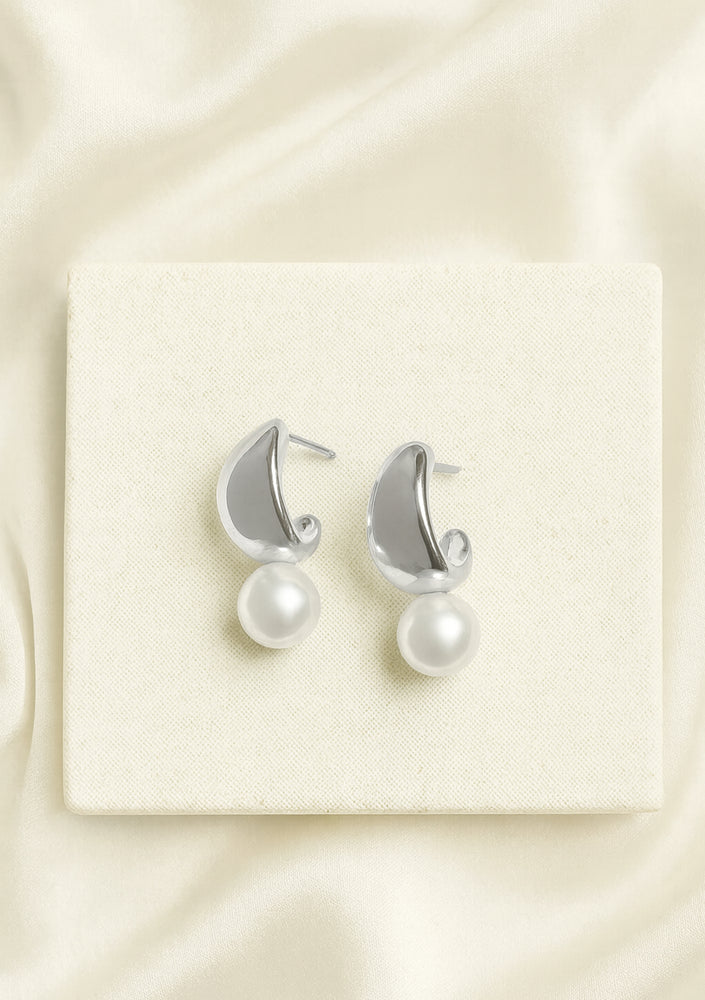 
                  
                    Load image into Gallery viewer, BLANCA PEARL DROP EARRINGS SILVER
                  
                