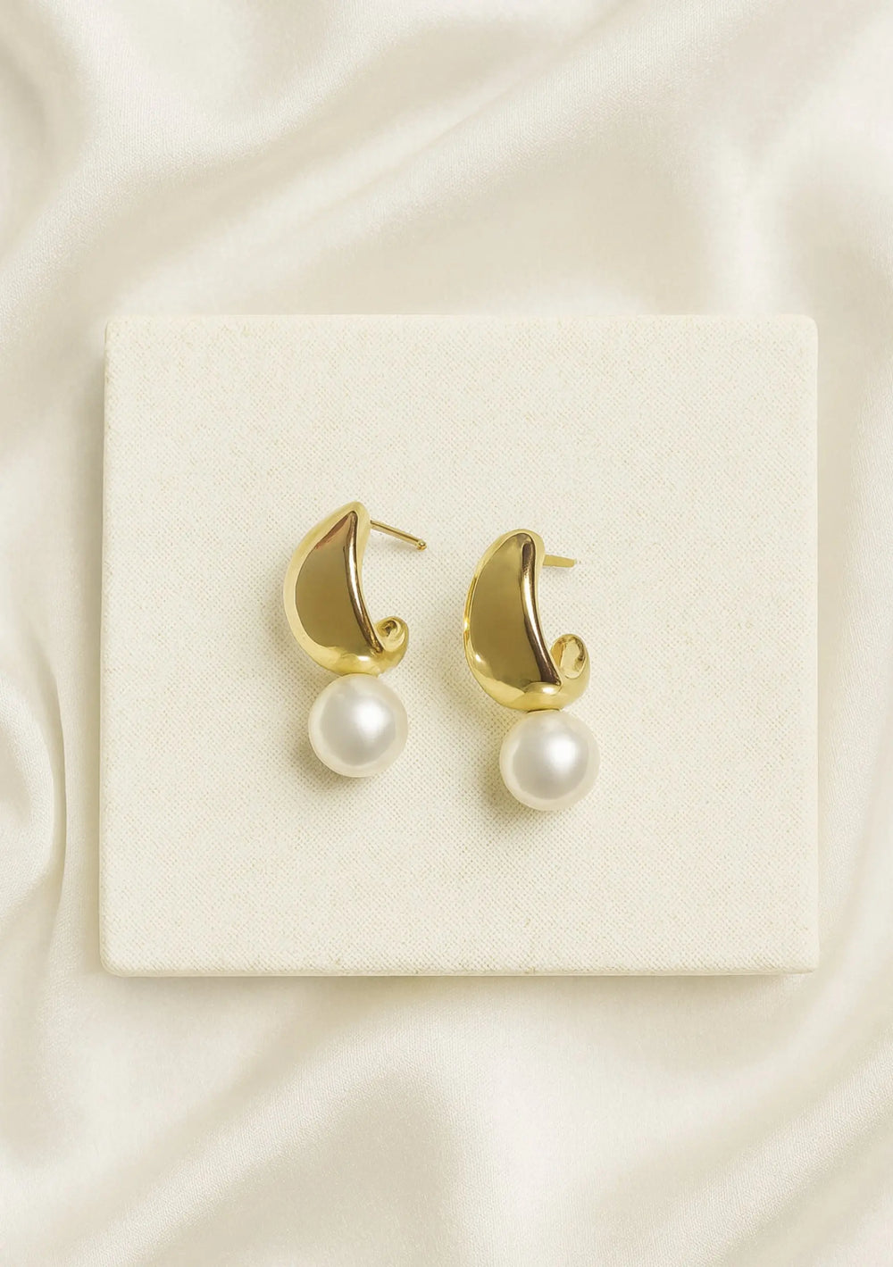 BLANCA PEARL DROP EARRINGS 18K GOLD Lolaknightofficial