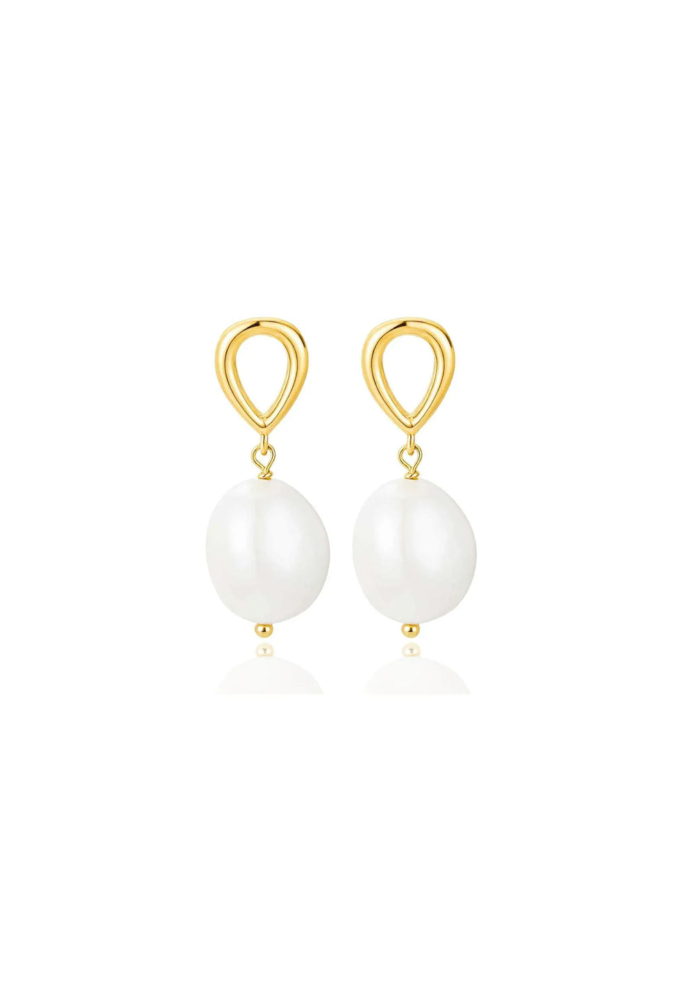 Gold pearl drop bridal earrings with freshwater pearls and elegant wedding styling