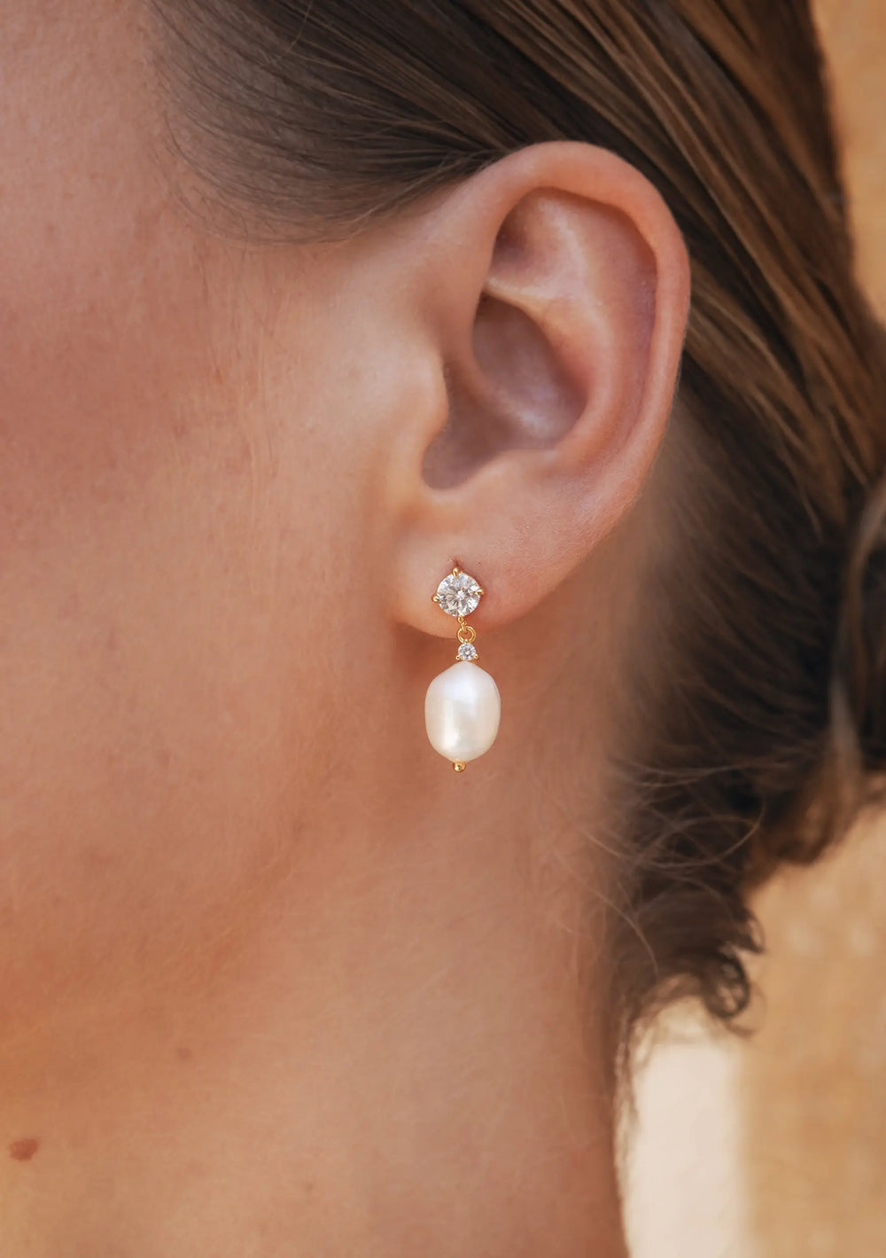 BROOKLYN CRYSTAL & PEARL BRIDAL EARRINGS GOLD Lolaknightofficial