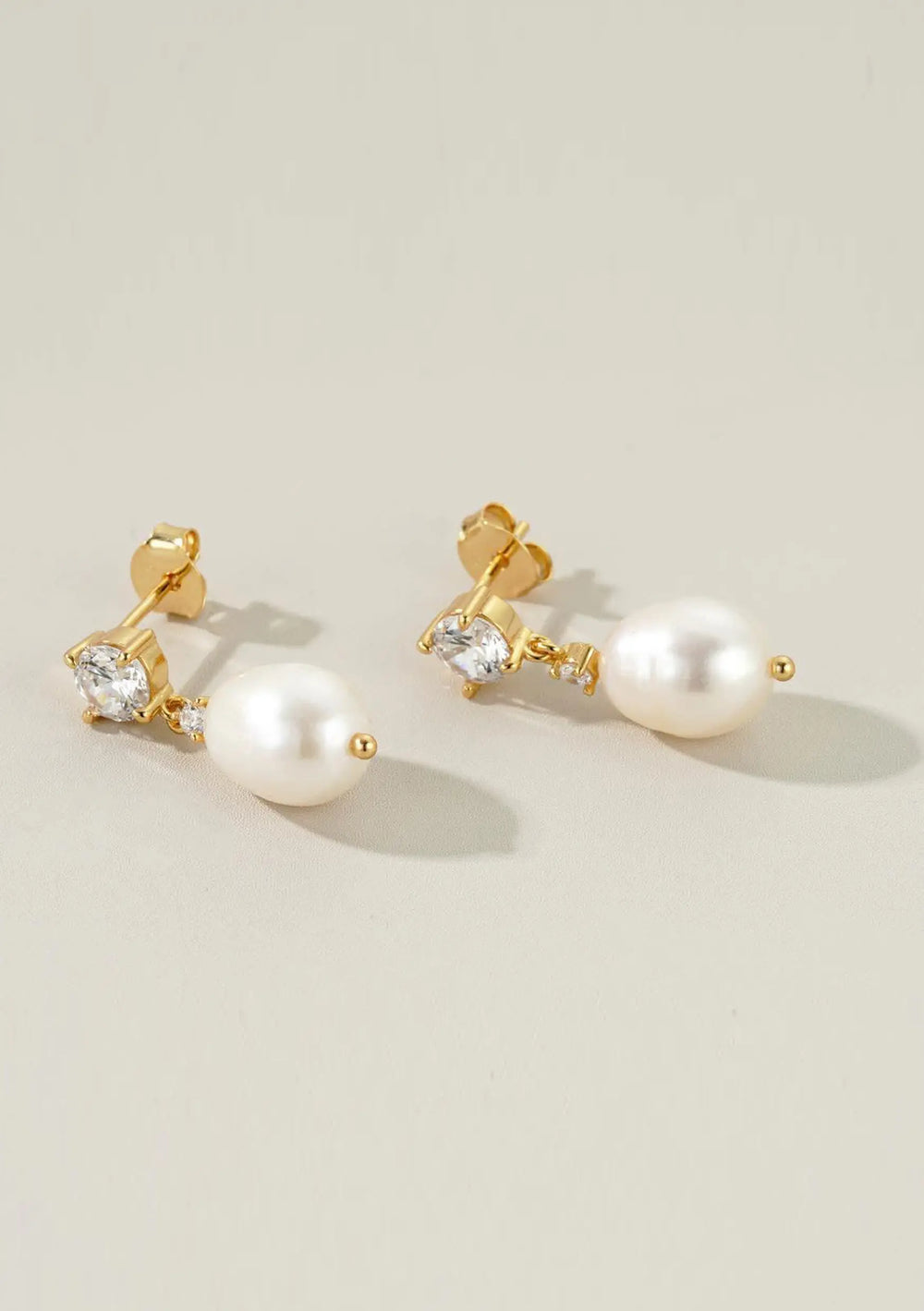 BROOKLYN CRYSTAL & PEARL BRIDAL EARRINGS GOLD Lolaknightofficial