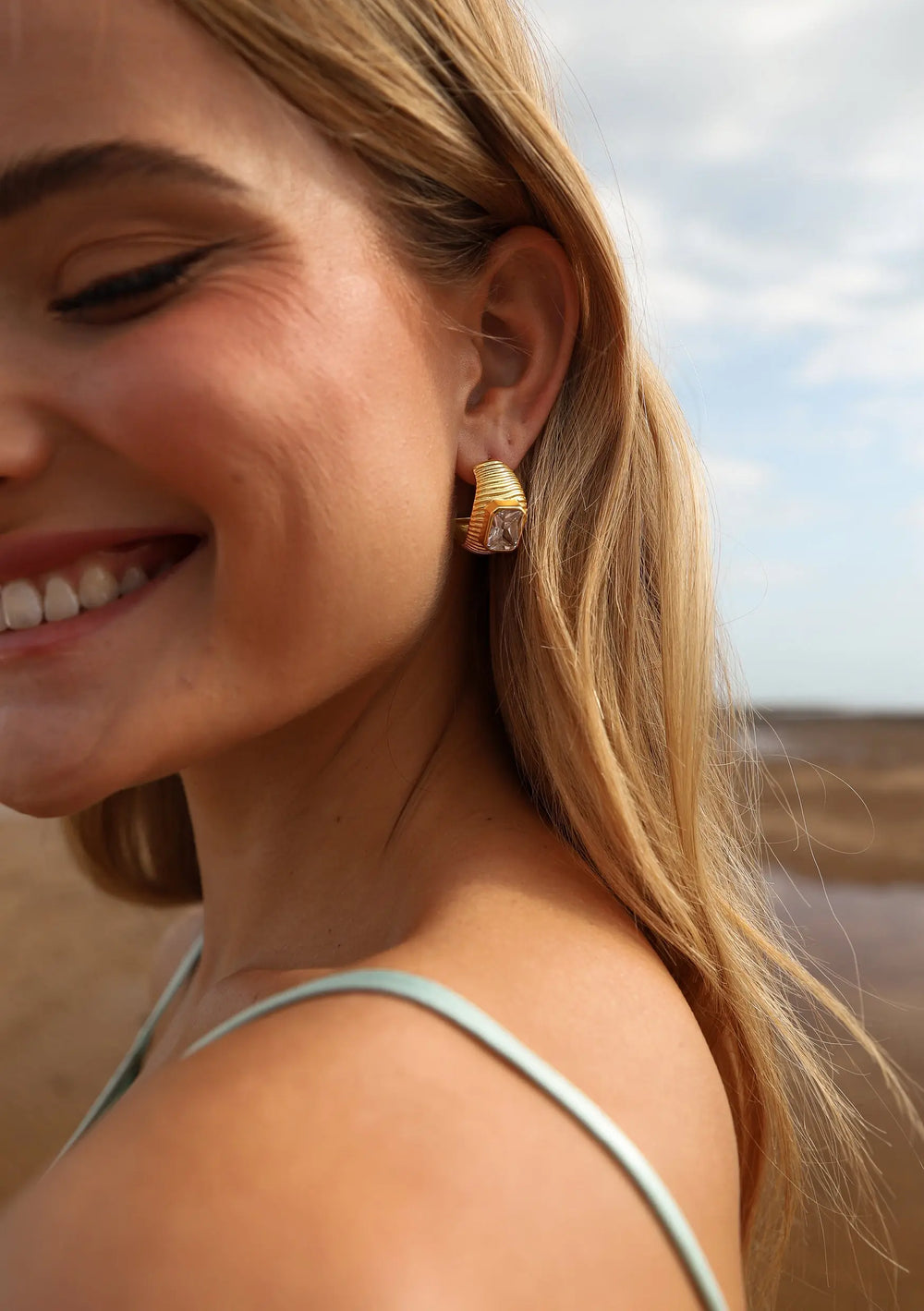 CASPIAN CRYSTAL EARRINGS 18K GOLD Lolaknightofficial