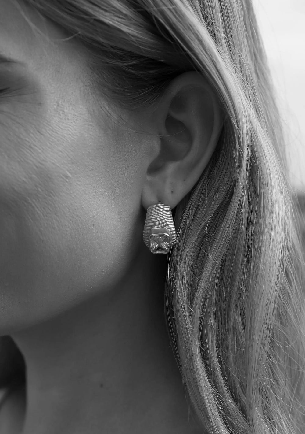 CASPIAN CRYSTAL EARRINGS SILVER Lolaknightofficial