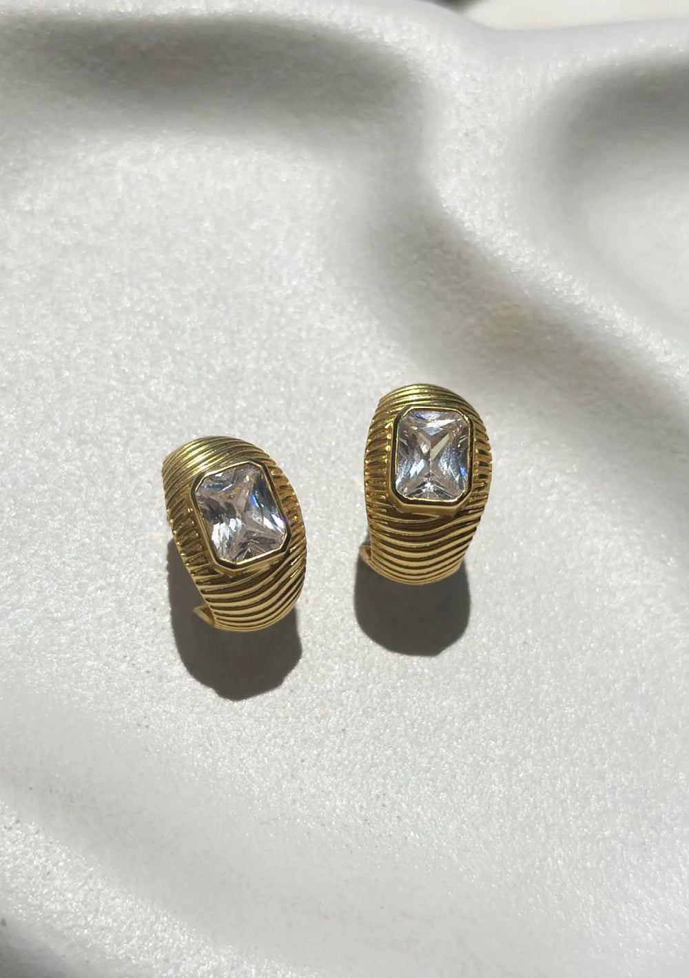 CASPIAN CRYSTAL EARRINGS 18K GOLD Lolaknightofficial