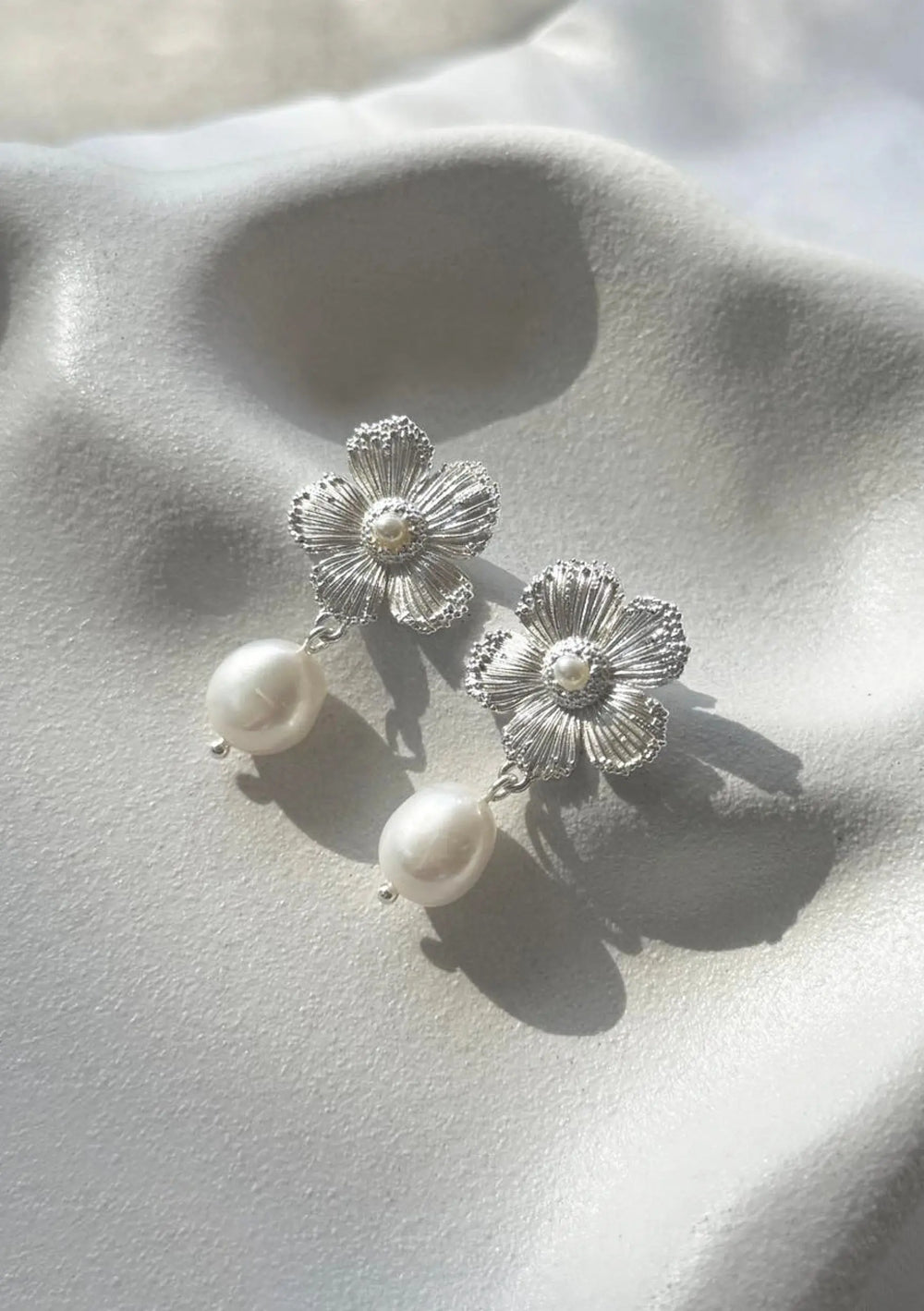 CECILIA PEARL BRIDAL EARRINGS SILVER Lolaknightofficial