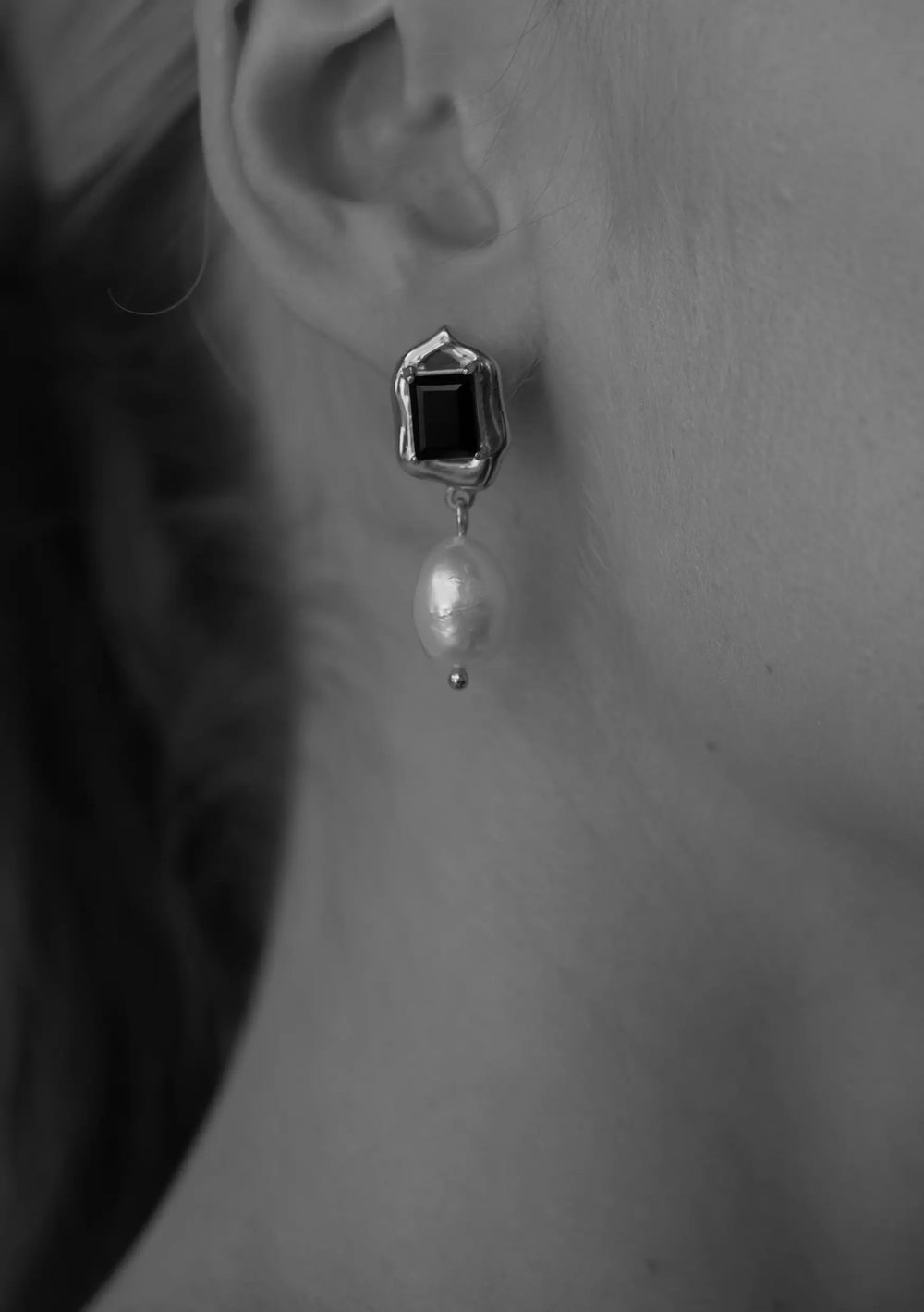 CELESTE BLACK EARRINGS SILVER Lolaknightofficial