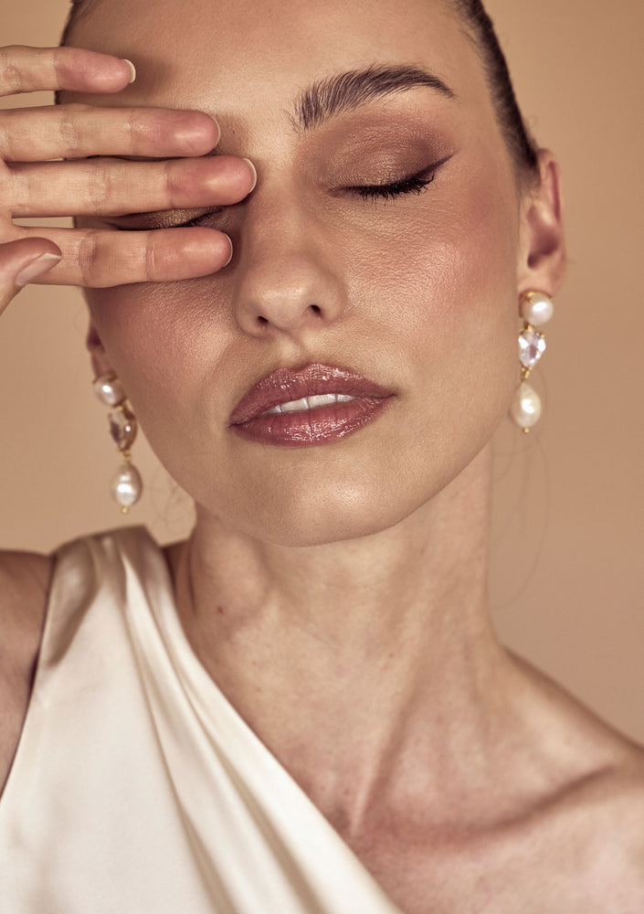 
                  
                    Load image into Gallery viewer, CELINE EARRINGS 18K GOLD
                  
                