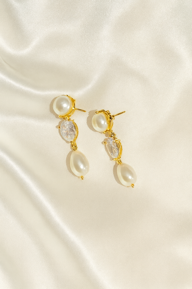 
                  
                    Load image into Gallery viewer, CELINE EARRINGS 18K GOLD
                  
                