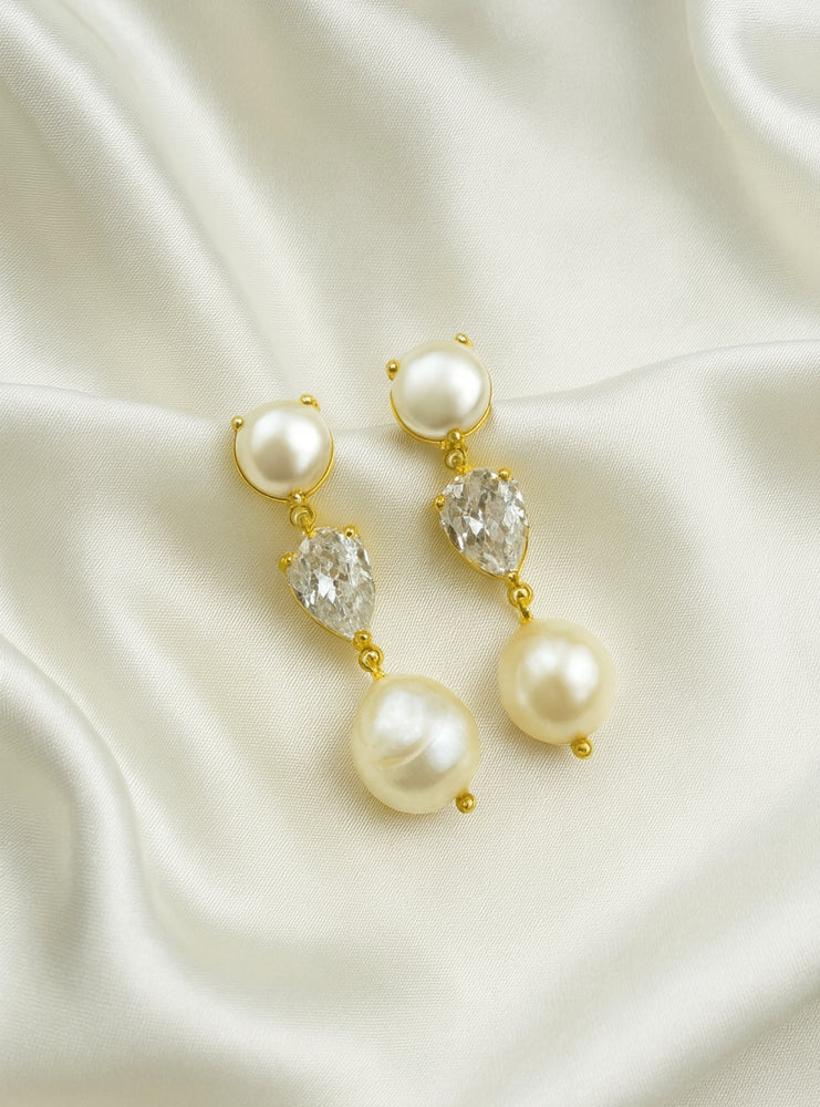 
                  
                    Load image into Gallery viewer, CELINE EARRINGS 18K GOLD
                  
                