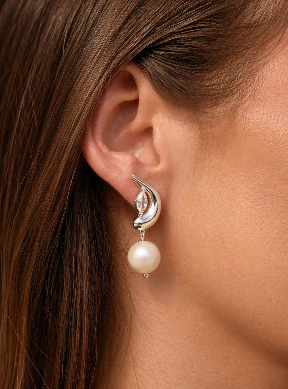 ISLA CRYSTAL WEDDING EARRINGS SILVER Lolaknightofficial