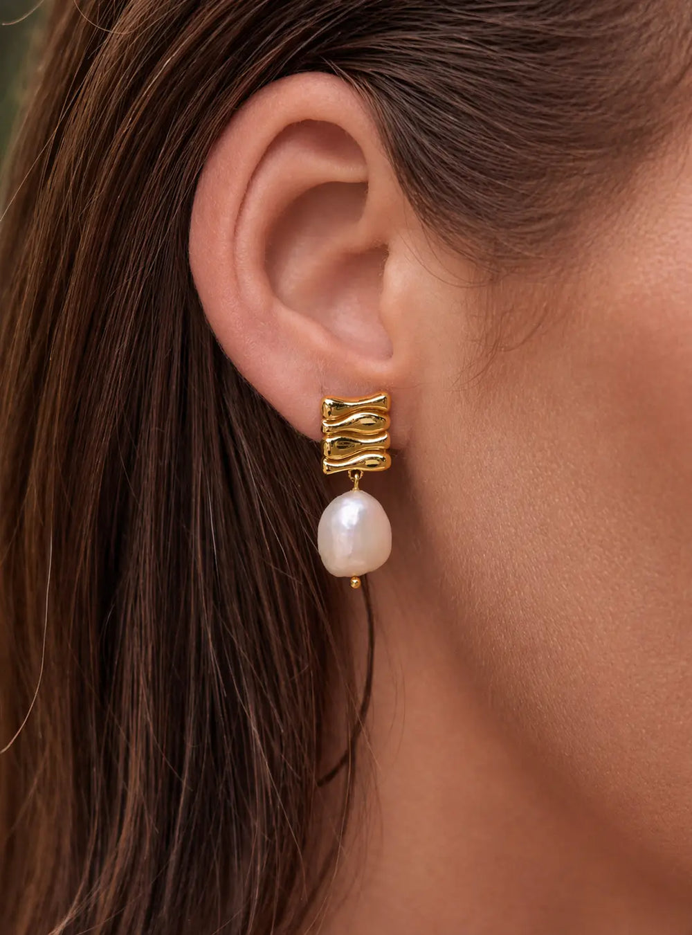 ROWAN MODERN PEARL EARRINGS 18K GOLD Lolaknightofficial