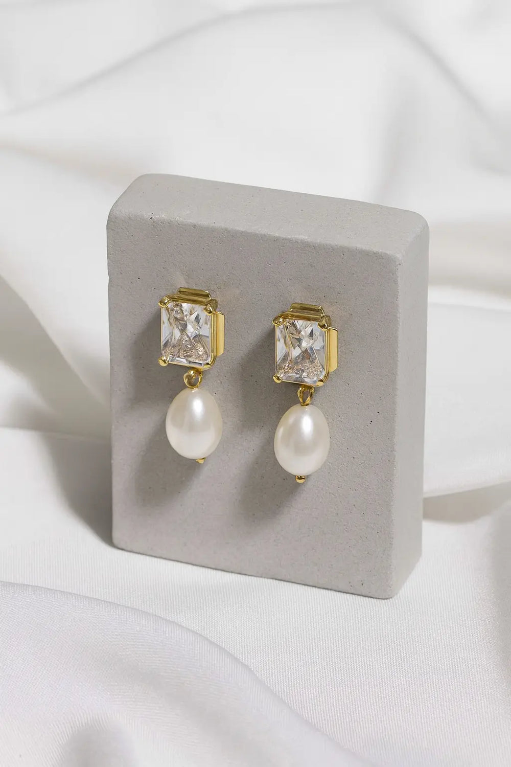ADELLA CRYSTAL & PEARL BRIDAL EARRINGS 18K GOLD Lolaknightofficial