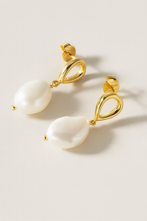 
                  
                    Load image into Gallery viewer, ATHENA PEARL DROP EARRINGS 18K GOLD
                  
                