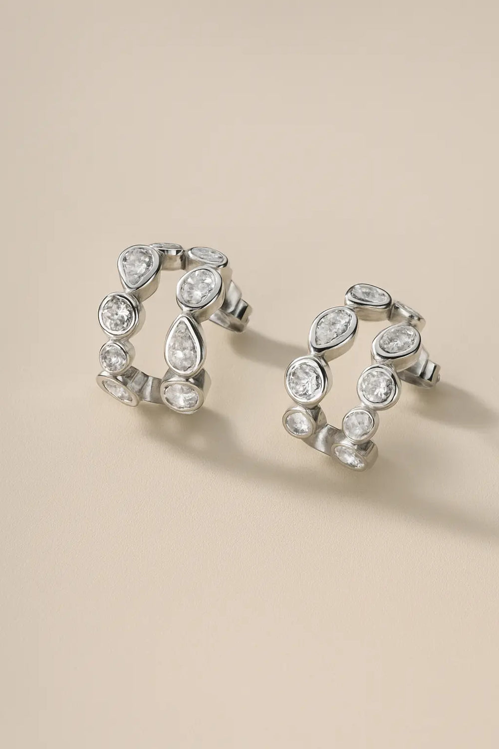 SIA CRYSTAL HOOP EARRINGS SILVER Lolaknightofficial