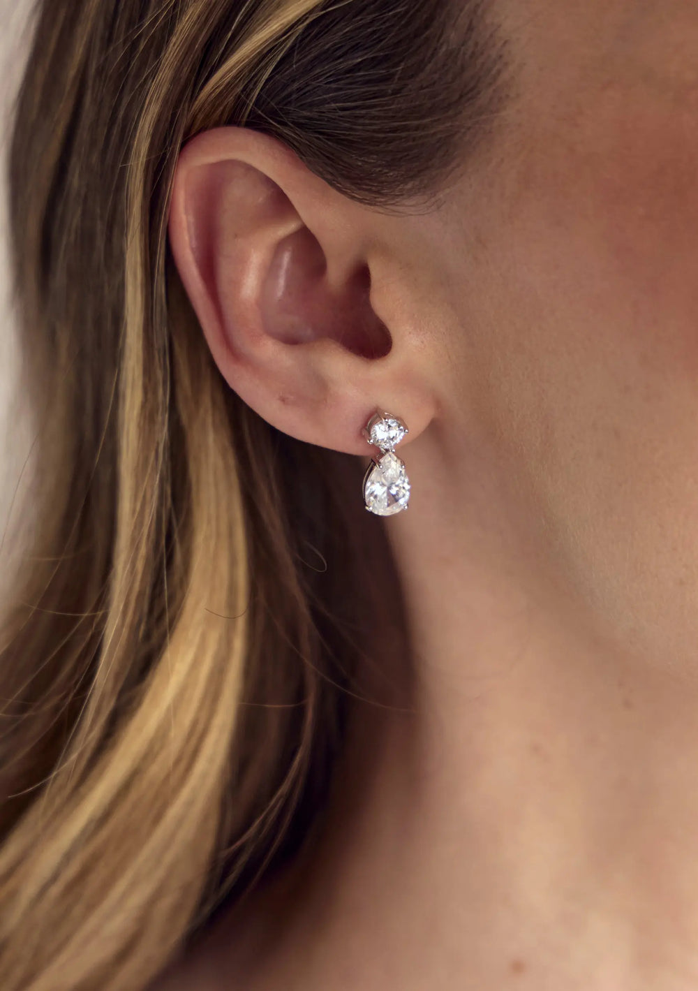 Crystal wedding earrings with sparkling bridal detailing for modern brides
