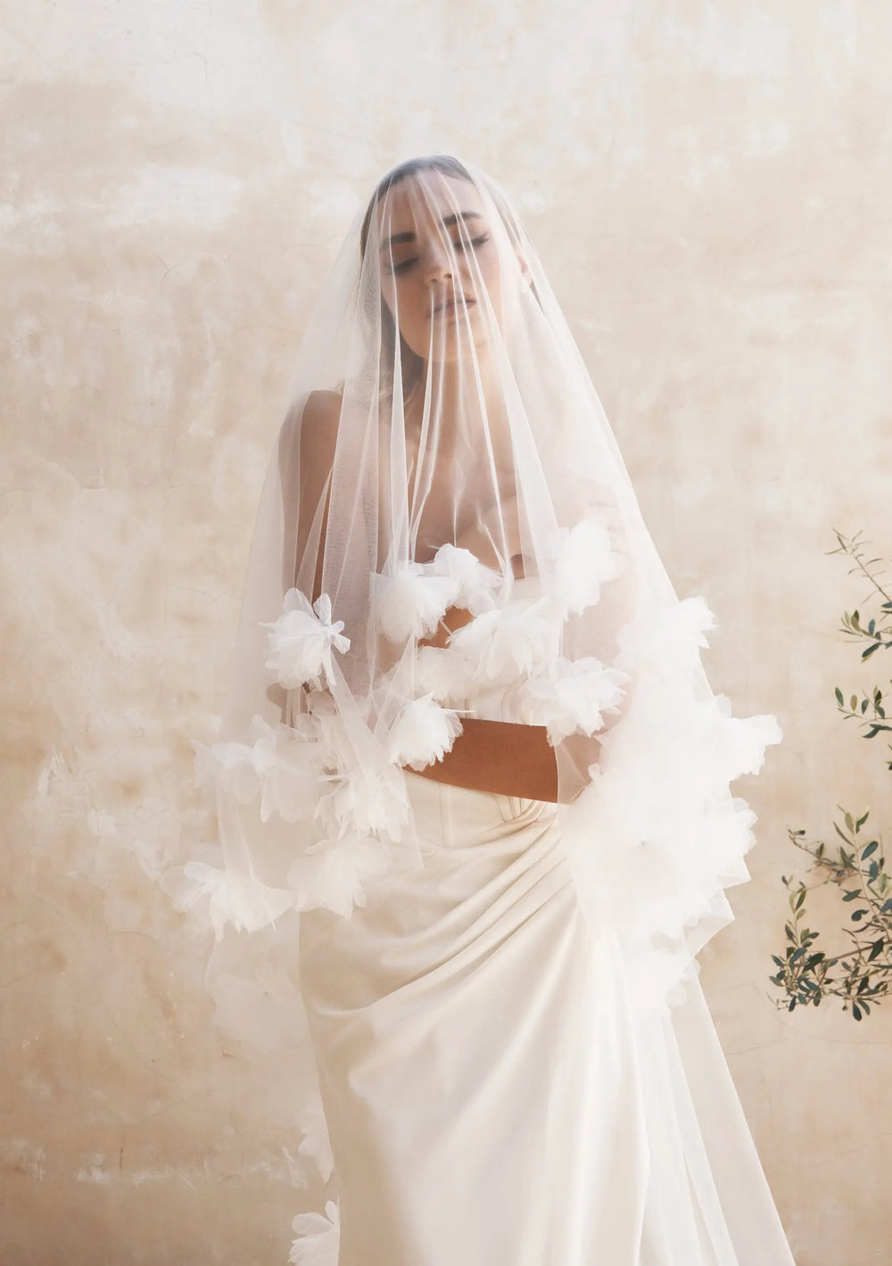 DELANIE 3M IVORY FLOWER WEDDING VEIL Lolaknightofficial