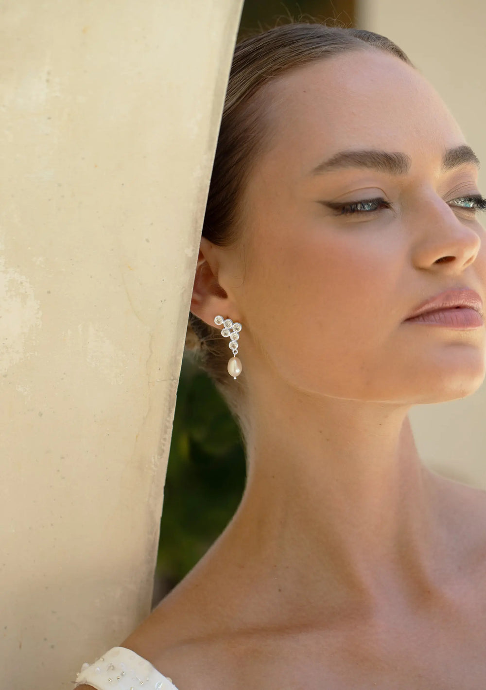 ELENA CRYSTAL AND PEARL EARRINGS SILVER Lolaknightofficial