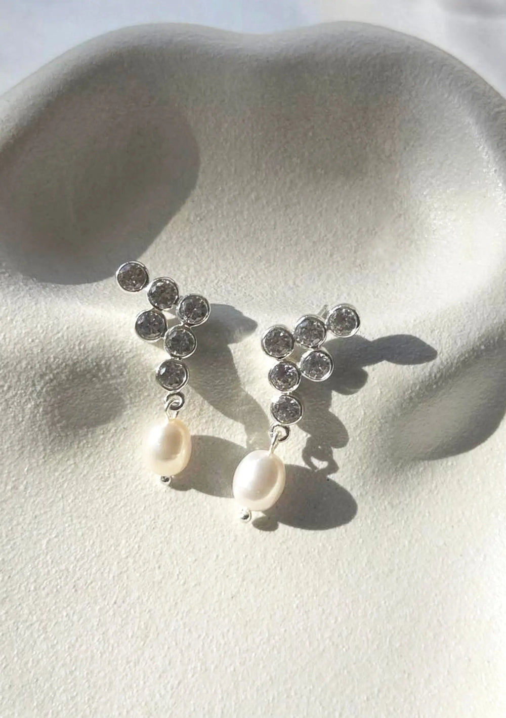 ELENA CRYSTAL AND PEARL EARRINGS SILVER Lolaknightofficial
