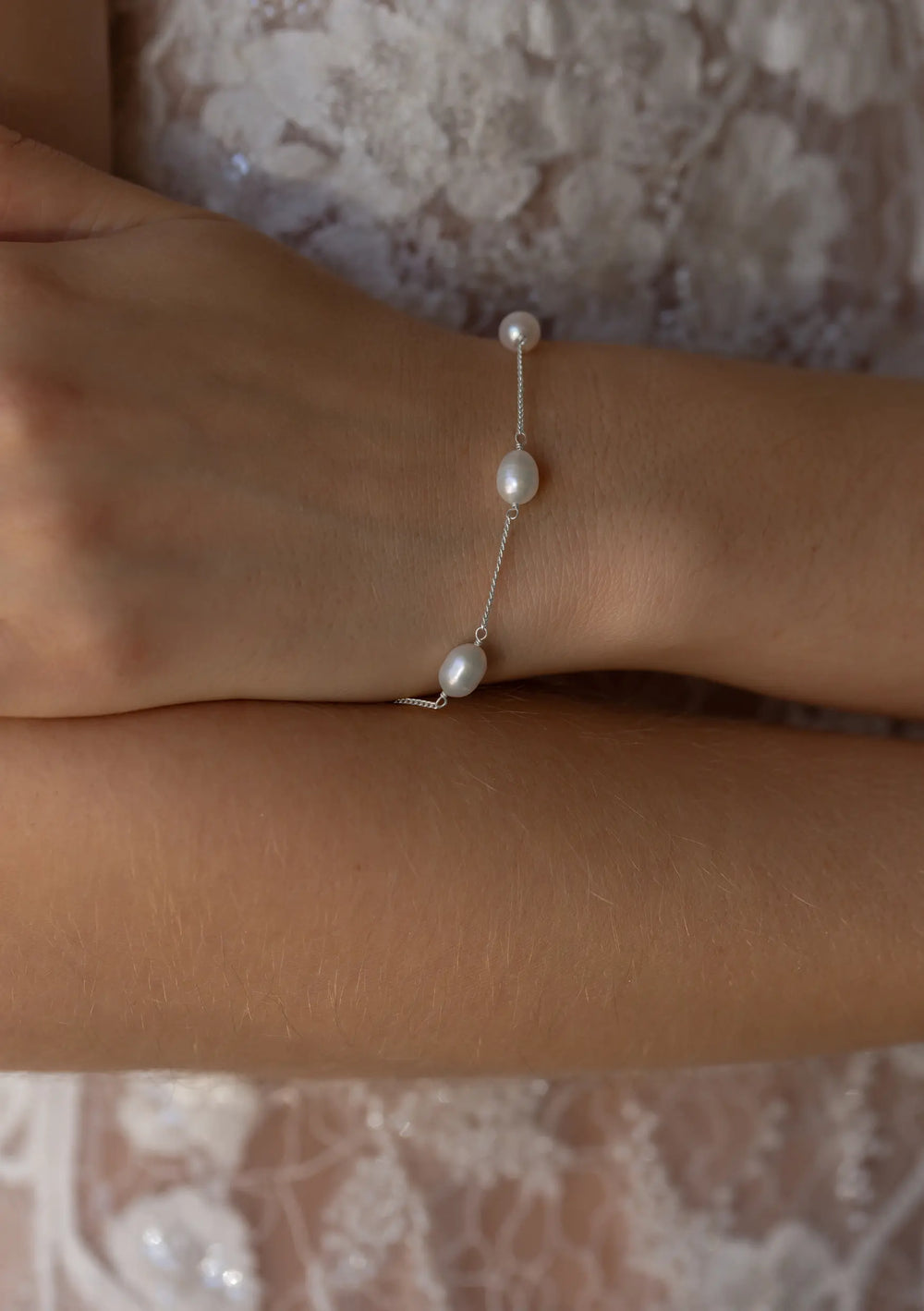 FAITH PEARL BRACELET SILVER Lolaknightofficial