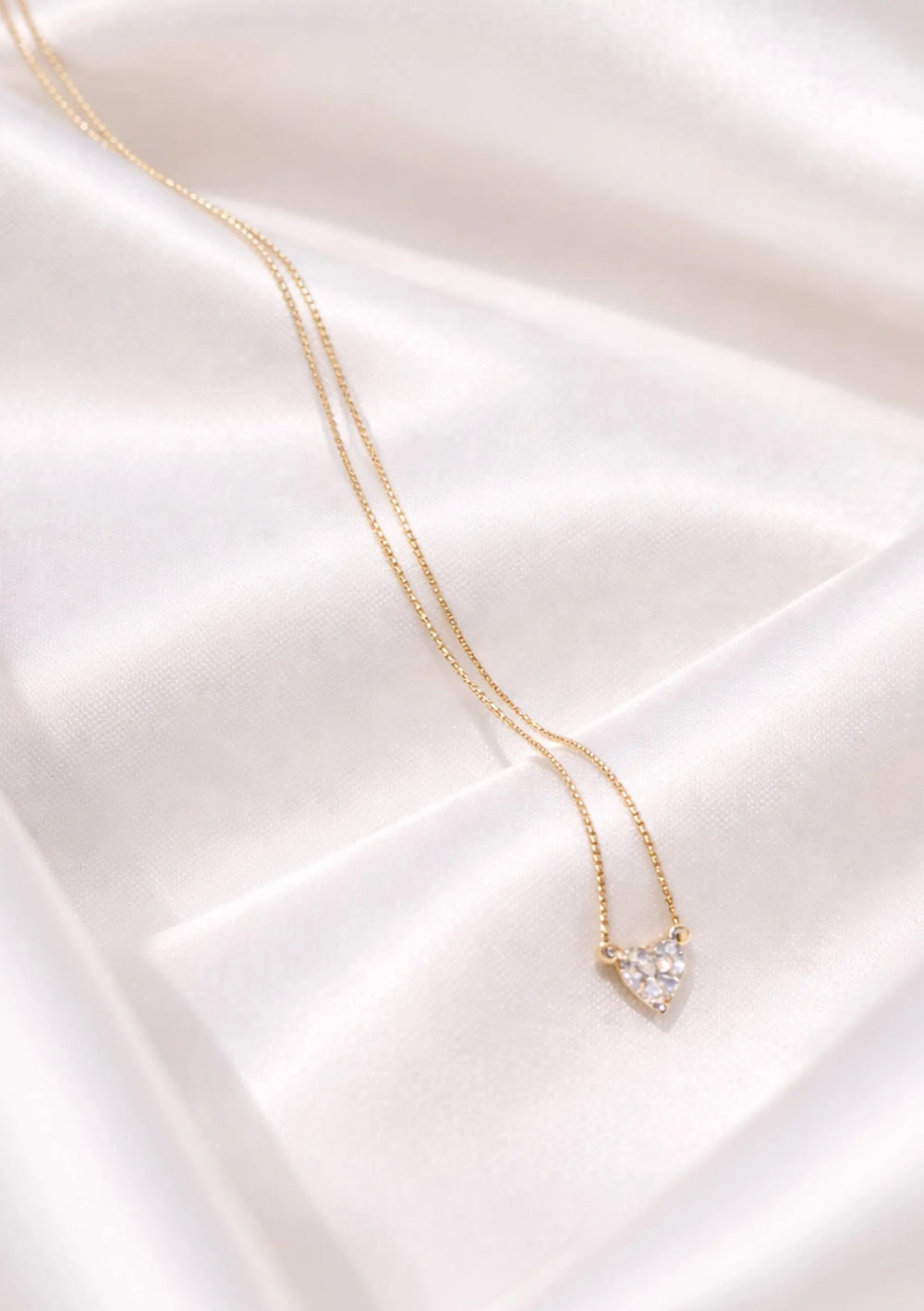LUNA LOVE HEART CRYSTAL NECKLACE 18K GOLD Lolaknightofficial